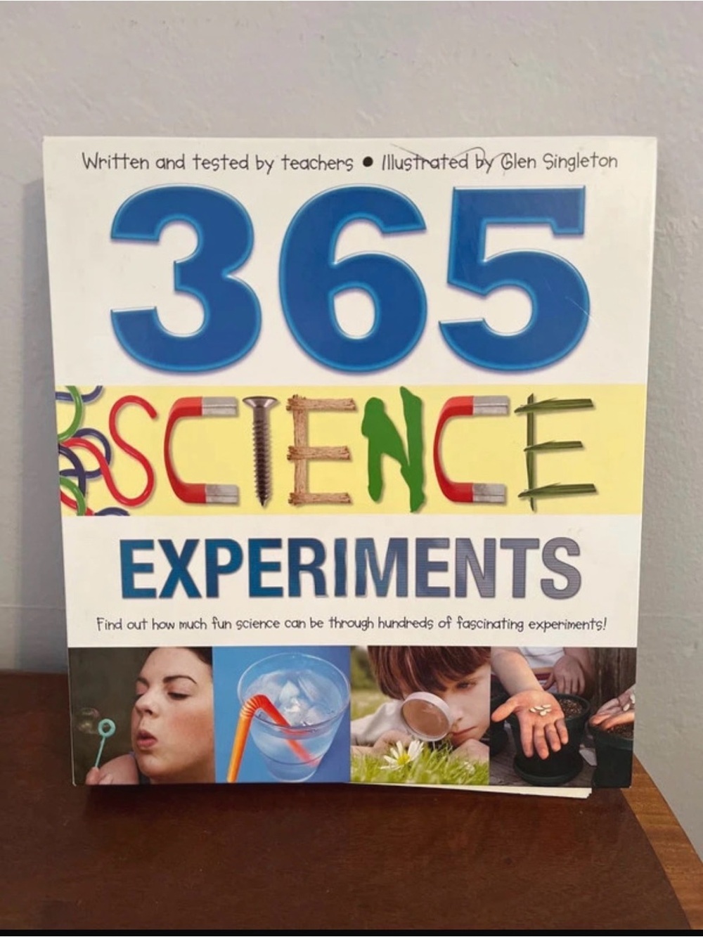 365 Science Experiments - illustrated 2007, 2010